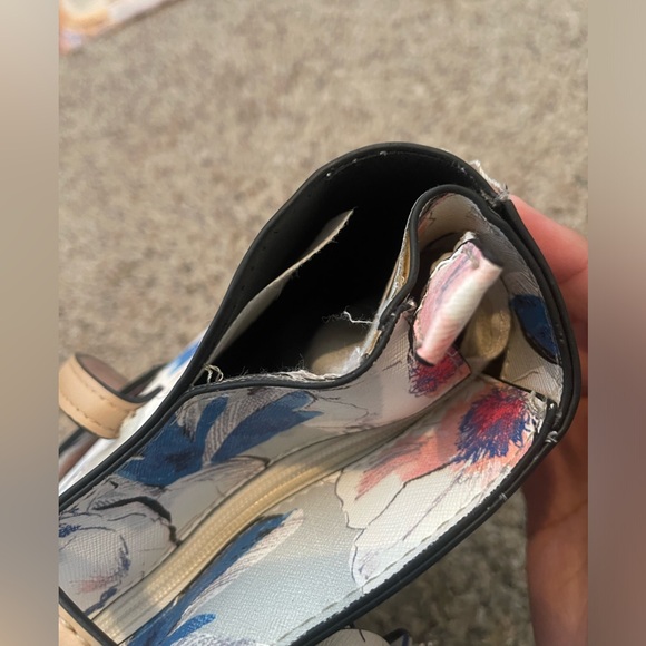 Guess tote - Picture 8 of 9